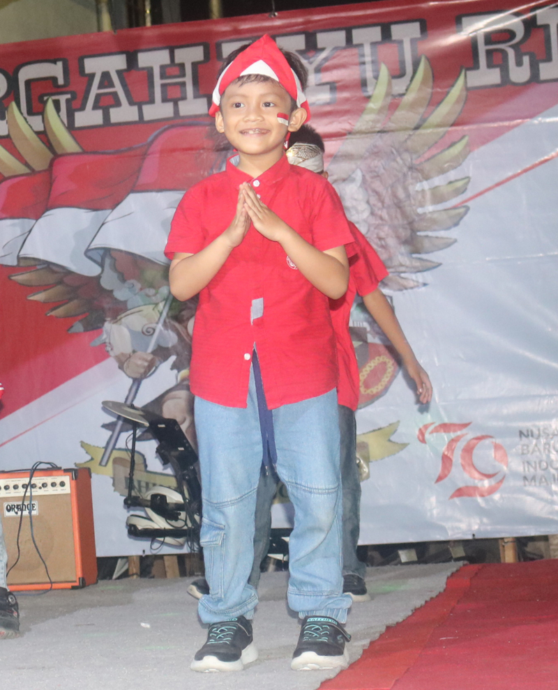 Syamil wearing red, celebrate the independence day